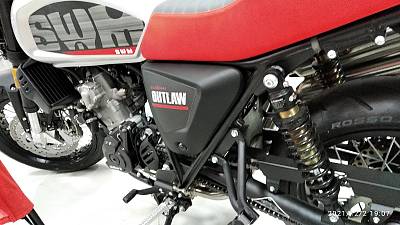 SWM OUTLAW 125 ASIENTO ROJO
