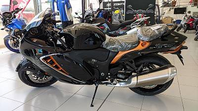 Suzuki Motos HAYABUSA GSX 1300 NEGRO/DORADO