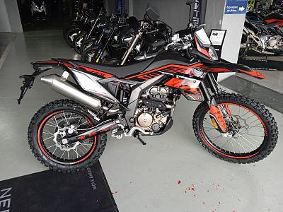 FB Mondial SMX 125 ENDURO 125 CBS NEGRA / ROJA