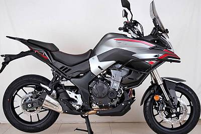 VOGE 500 DS E5 con escape G.P.R.