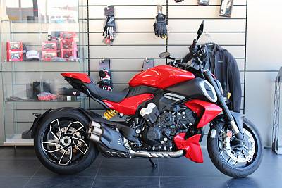 Ducati DIAVEL V4 R 2023
