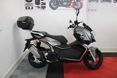QJMOTOR ATR 125. HYBRID.  NEGRO/PLATA