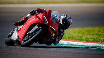 Ducati PANIGALE V4 2025 RED