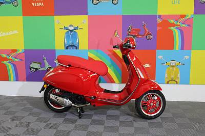 Vespa PRIMAVERA 125 PRODUCT (RED)