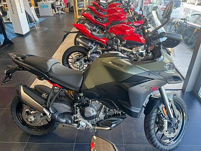 Ducati MULTISTRADA V2 DUCATI STORM GREEN 2025 EUR